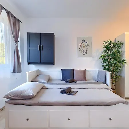 Monte Zaro Hostel Pula