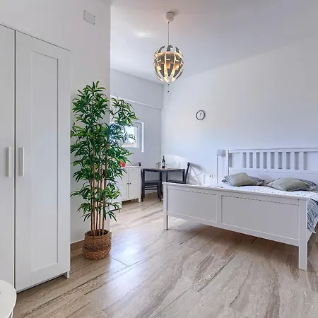 Hostal Monte Zaro *