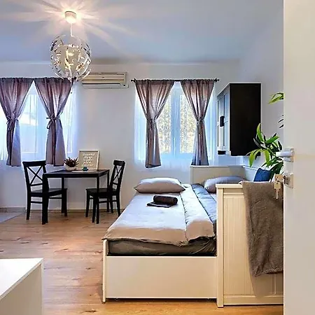 Monte Zaro Hostel *