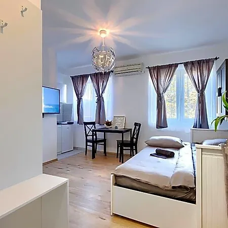 Monte Zaro Hostel *