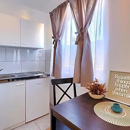 Monte Zaro Hostel *