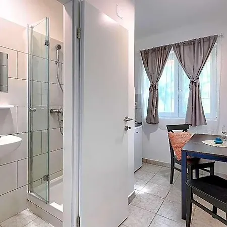 Hostel Monte Zaro *