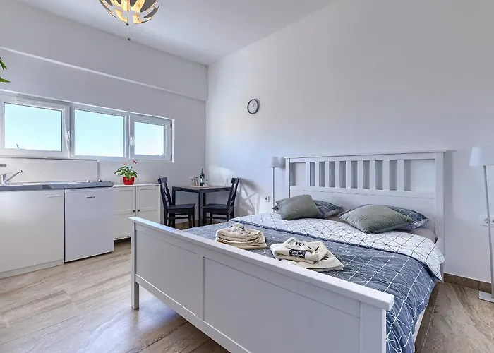 Monte Zaro Auberge de jeunesse *