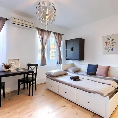 Monte Zaro Hostel