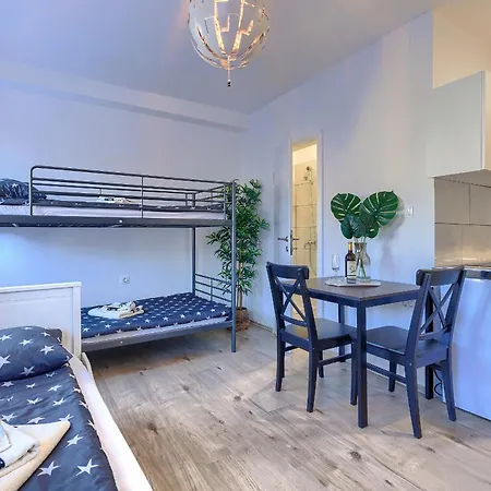 Hostel Monte Zaro *