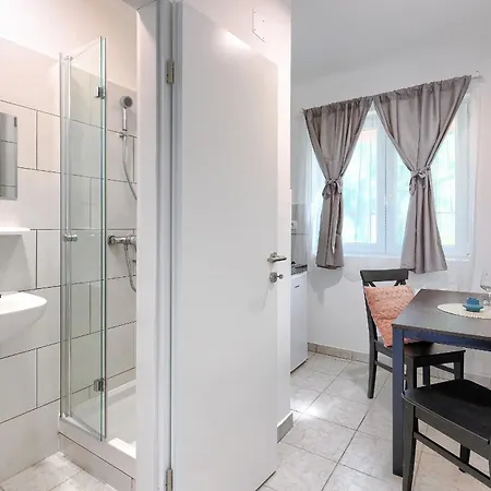 Hostel Monte Zaro *