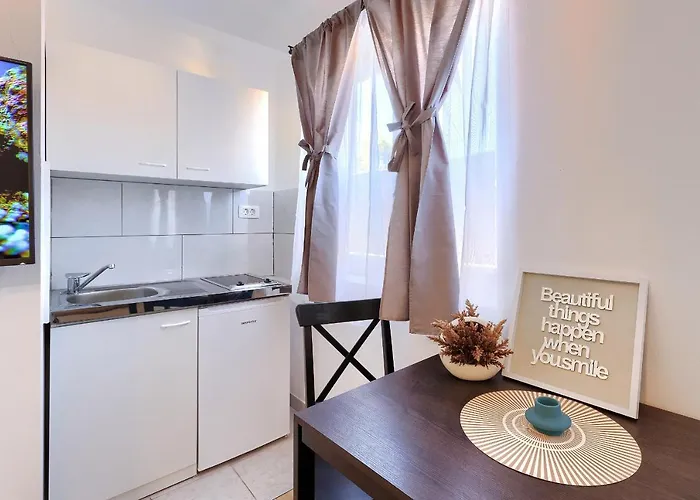 Monte Zaro 호스텔 풀라